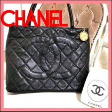 Chanel CC Logo Matelasse Tote Bag Black Lambskin Leather Authentic Classic