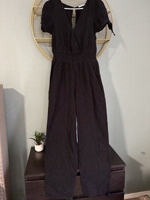Women's Black Short Sleeve Puff V-Neck Wide-leg then tapered at ankle jumpsuit