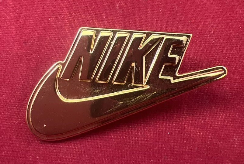 Nike 刺繍ロゴワッペン ゴールド/ゴールド Nike 刺繍ロゴワッペン ゴールド/ブラック
