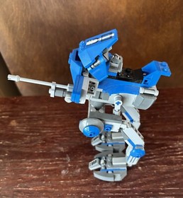 Lego Star Wars. Set# 75002. Incomplete. W/ 3 Mini Figures. Yoda, Clone Trooper +