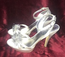 PERFECT W/BOX KENNETH COLE UNLISTED HOT WATER SILVER BEADED PLATFORM HEELS SZ 8