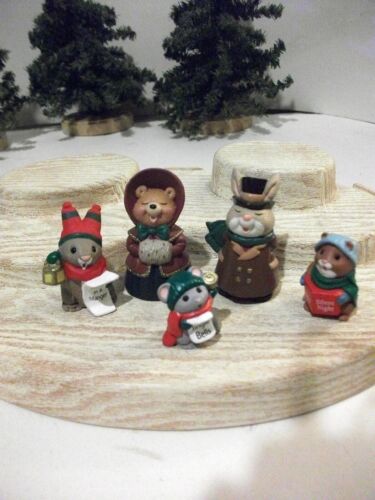 6 HALLMARK MERRY MINIS 1989-1995 CHRISTMAS CAROLERS BEAR BUNNY MOUSE SQUIRREL+ - Picture 1 of 3