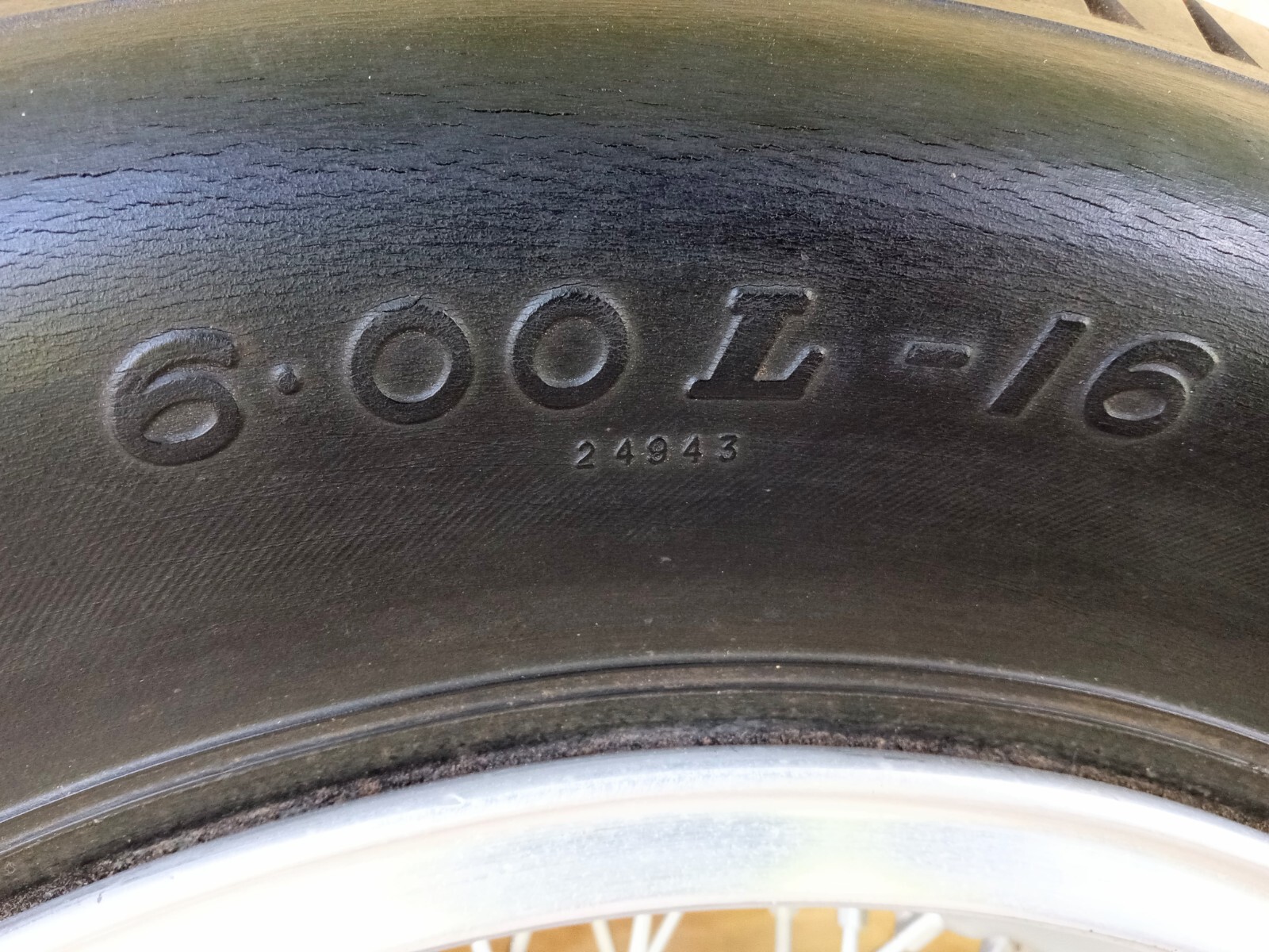 Ferrari 410S Borrani Wire Wheels_42 Rudge Hubs_16X5.5_RW3241_55-56_Dunlop Tires