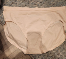 Bali EasyLite Size 9 2xl nude underwear, NWT Seamless Ultralight