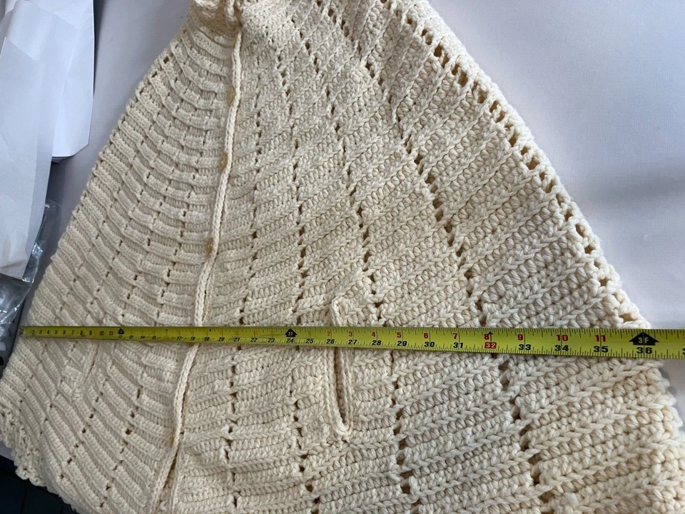 Vintage Handmade Crochet Cape Poncho Size Large Ivory Button Front Shawl Sweater - Image 4 of 4