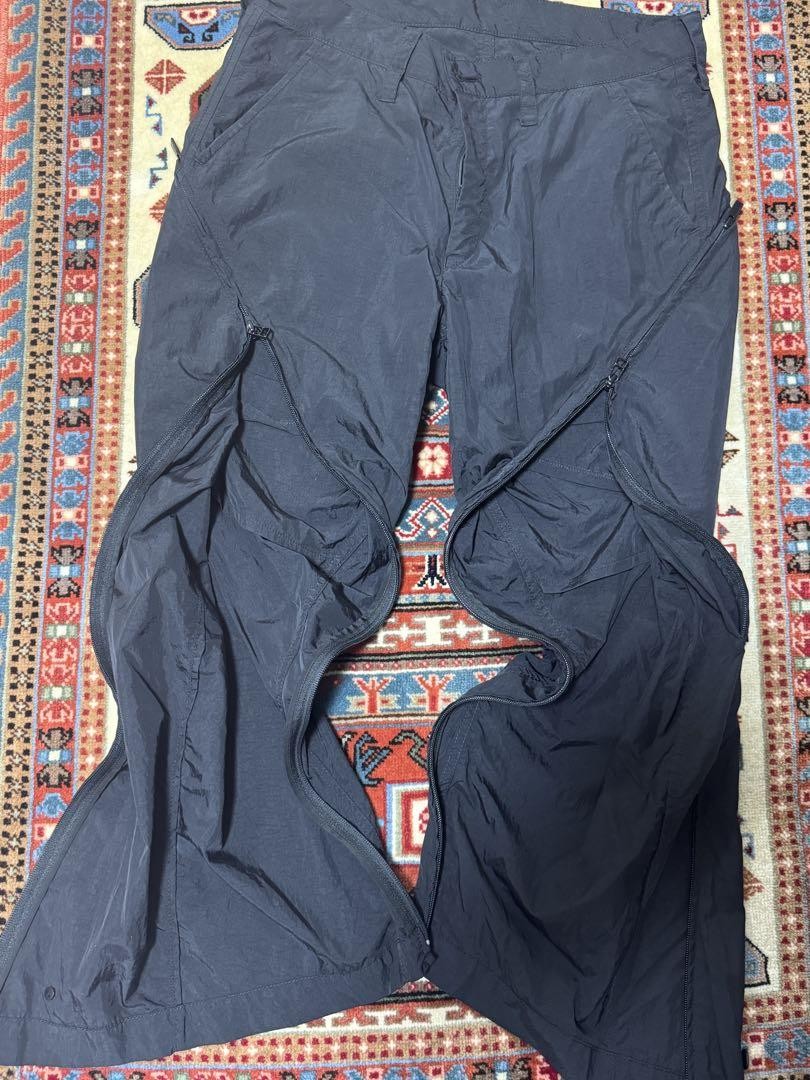 ISSEY MIYAKE MEN NYLON ZIPPED PANTS 【公式通販】
