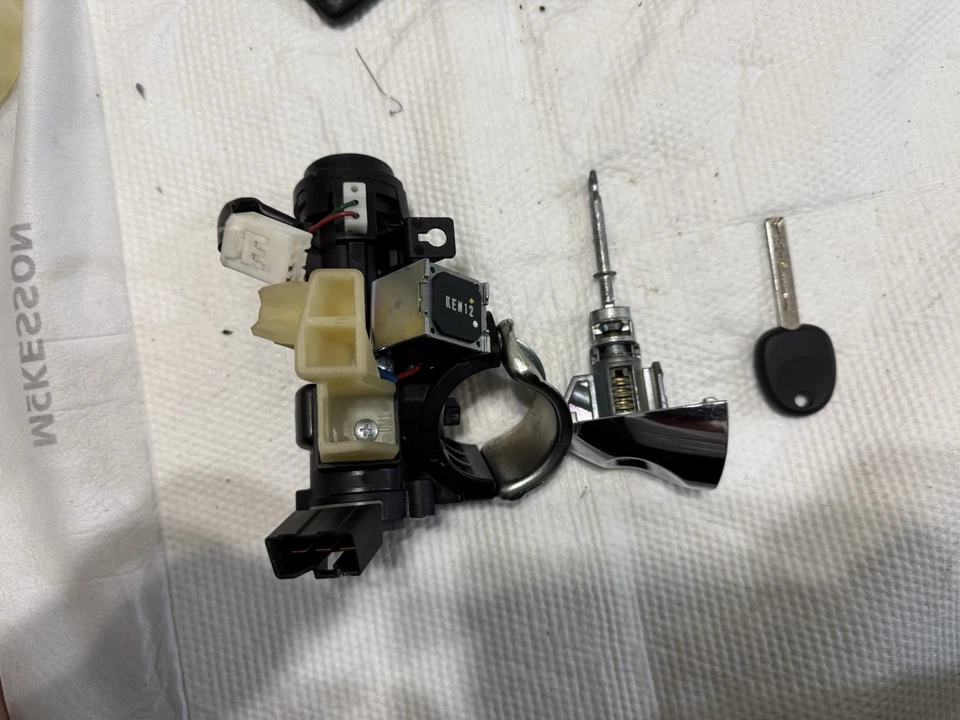 Cilindro de encendido de llave Kia Sorento 2011-2015 y cilindro de puerta con llave OEM Foto 2 de 4