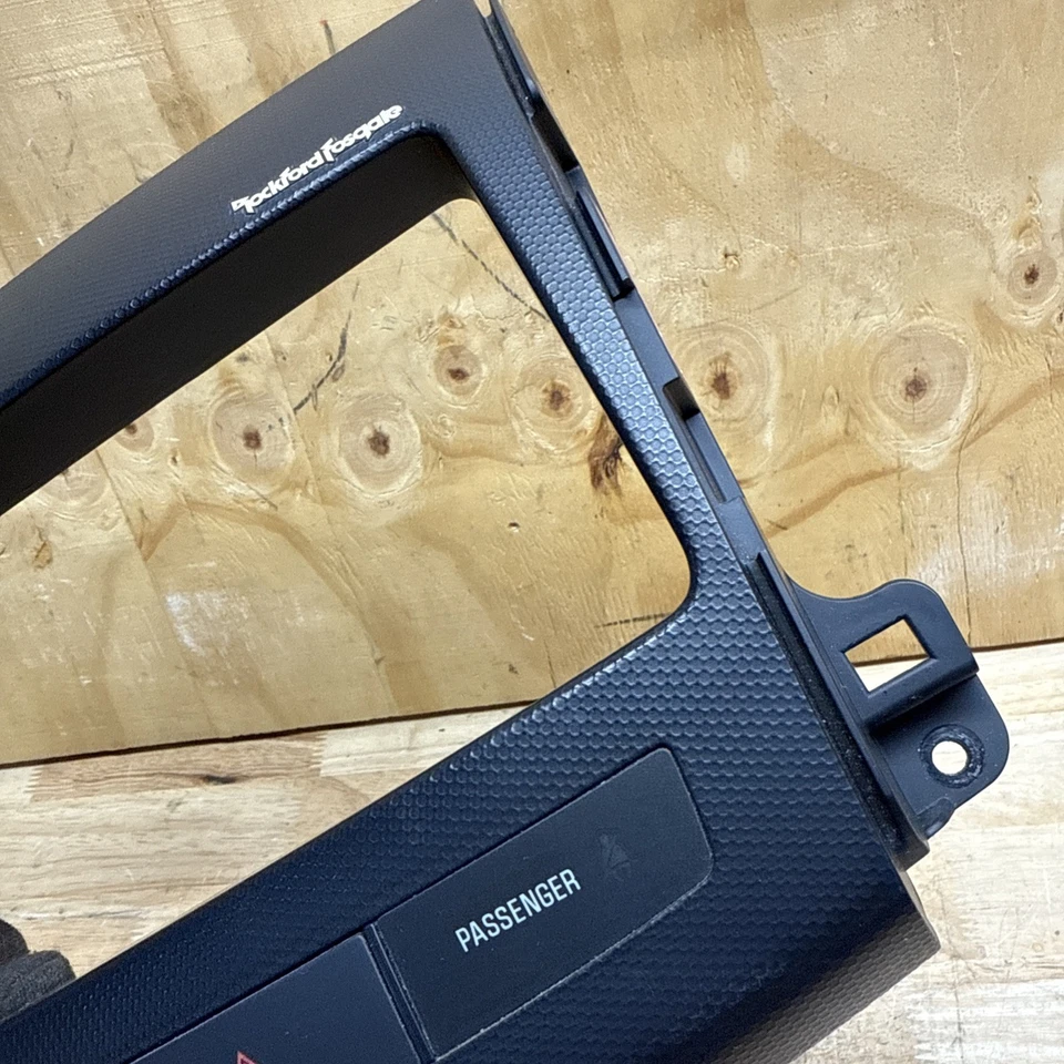 2007 - 2012 Mitsubishi Outlander Dash Front  Air Vent  Navigation Trim Bezel OEM - Изображение 4 из 4