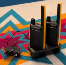 Motorola Talkabout T472 Two-Way Rechargeable 2 Batteries  Base Walkie Talkie