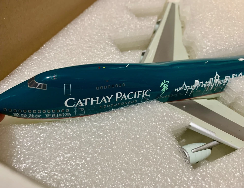 Boeing 747-267B - Cathay Pacific - Maker Unknown - 1:200 Scale Diecast - Image 4 of 4