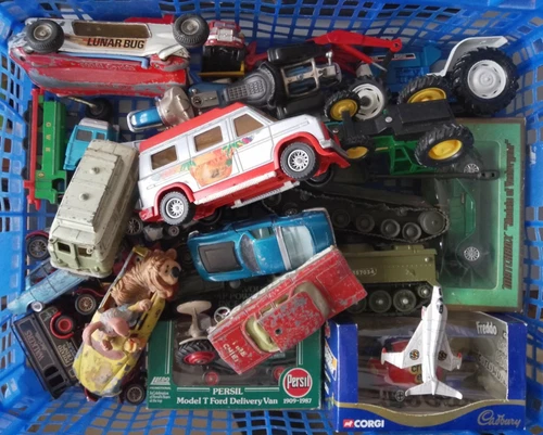 VINTAGE & LATER DIECAST TOY JOB LOT CORGI MATCHBOX & OTHERS CARS MILITARY etc