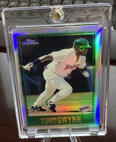 Tony Gwynn [Refractor] #145 1997 Topps Chrome card