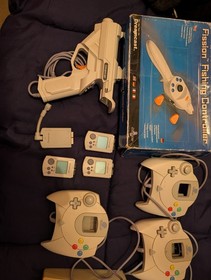 Sega Dreamcast Console 3 Controllers, 3 VMUs, Fishing Rod Light Gun, Mic Adapter