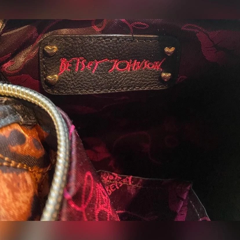 Betsey Johnson 钱包女式大号豹纹绗缝蝴蝶结挎包手提包 — 第 4/4 张图片