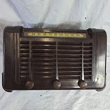 1946 Skyrover N5RD250 Model 9022-N 6 Tube AM Radio Mahogony Bakelite Restorative