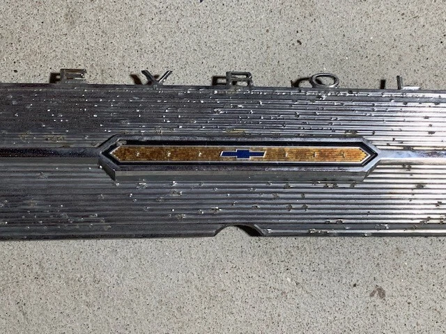 1965 Chevrolet Chevy II Nova SS панель багажника отделочная пластина эмблема 4474870 OEM - Изображение 2 из 4