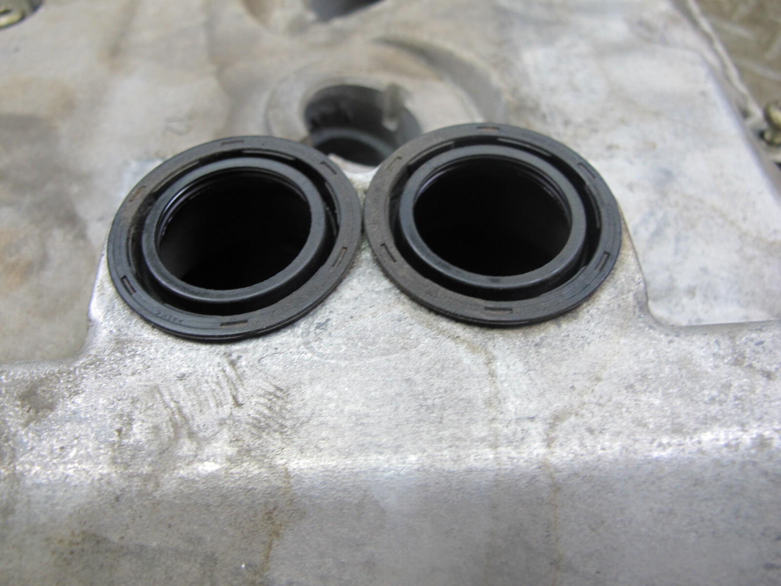 03-12 BENTLEY CONTINENTAL GTC GT 6.0L ENGINE LEFT CYLINDER HEAD VALVE COVER