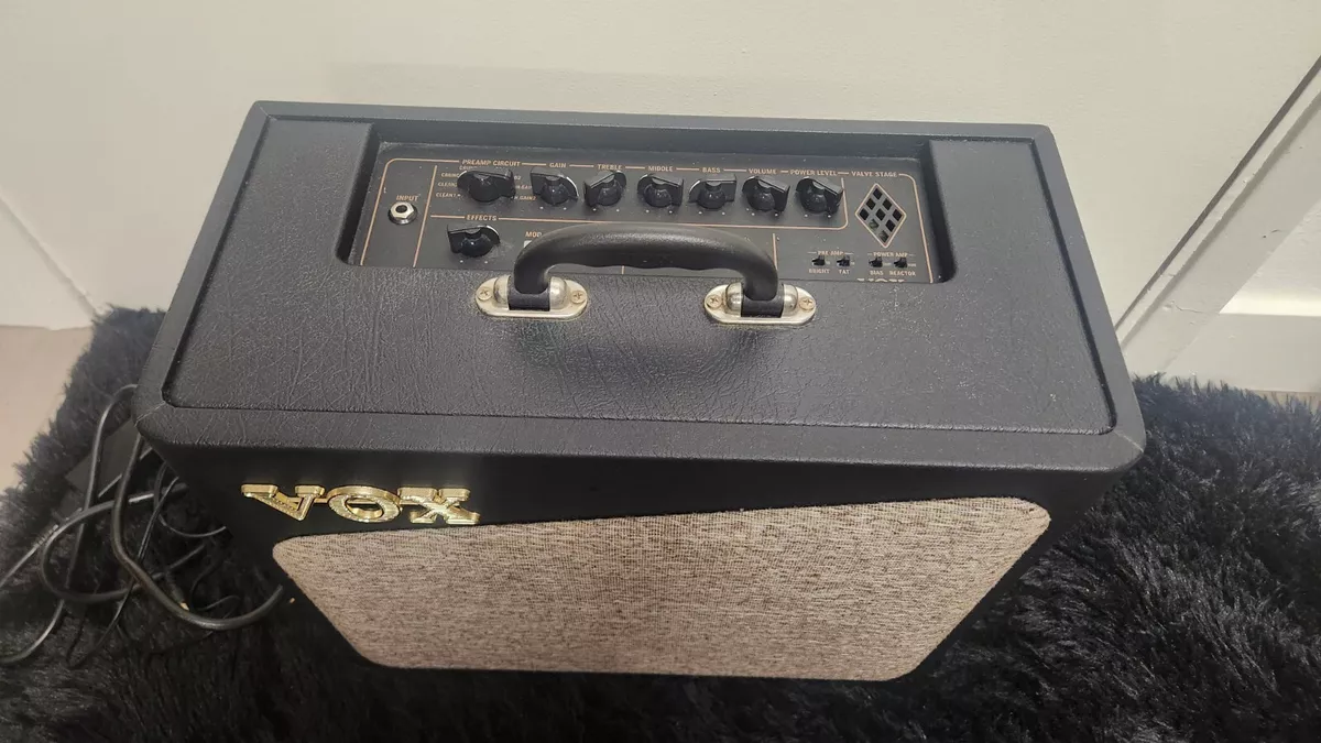 VOX AV15 15W 1X8