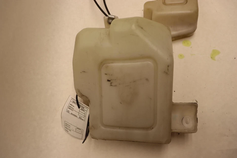 Cadillac Escalade 2015-2020 tanque de depósito de líquido parabrisas con bombas OEM Foto 3 de 4