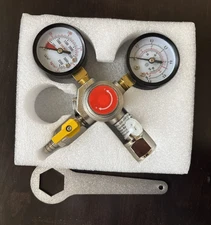 Heavy Duty CO2 Double Gauge Regulator, CO2 Regulator Gauge with 0-60PSI beer