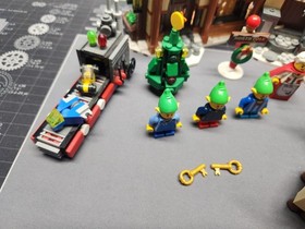 LEGO Creator Expert: Santa's Workshop (10245) 95% pieces available see desc