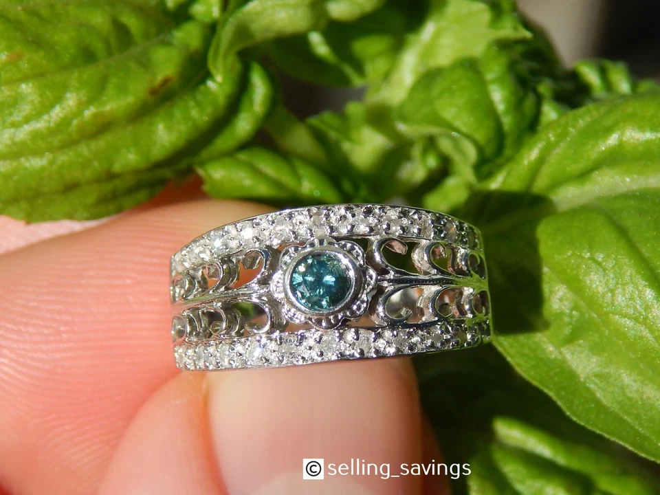 ANILLO BANDA CARA ANCHA ORO BLANCO 14K FILIGRANA DIAMANTE AZUL Y BLANCO 3/8 pulgadas  Foto 3 de 4