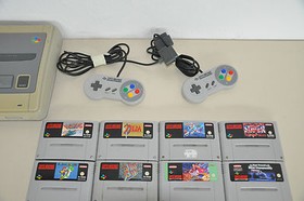 Super Nintendo SNES & 12 Spiele + 2 Controller (Mega Man X Super Street Fighter)