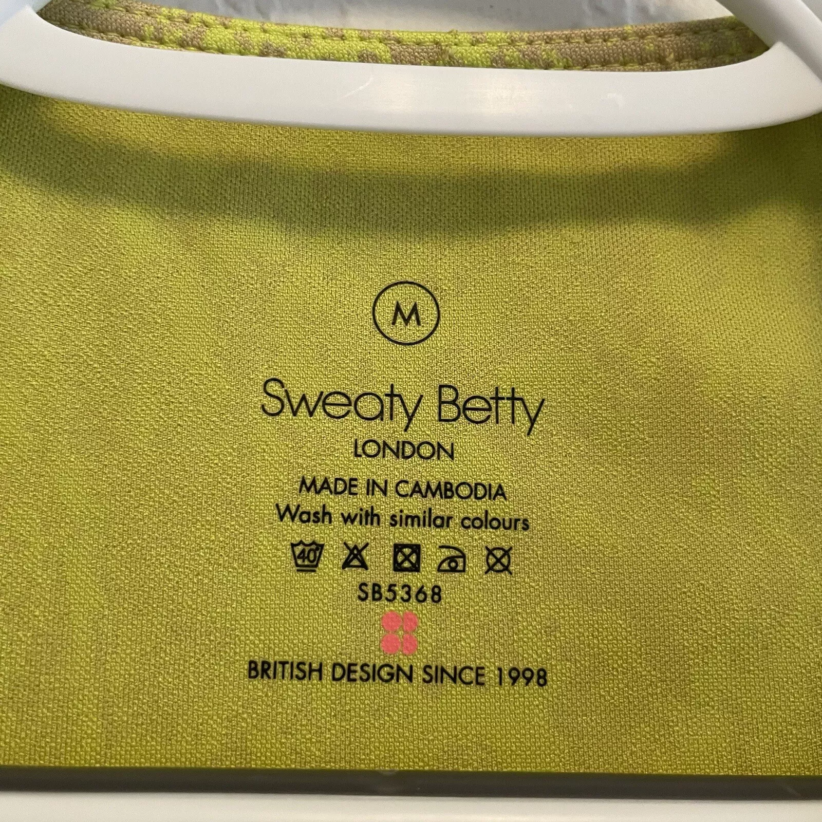 sweaty-betty flatter me workout cropped snake jacquard tank-top