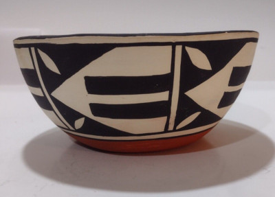 Native American Pottery Acoma Hand Painted Southwest  Bowl Signed MAC Dee