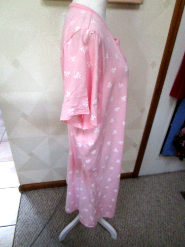 CHARTER CLUB- PINK/WHIT-FLORAL-CAP SLEEVE-BUTTON UP NECK-NIGHTGOWN-SIZE-2X-NWT - Picture 3 of 4