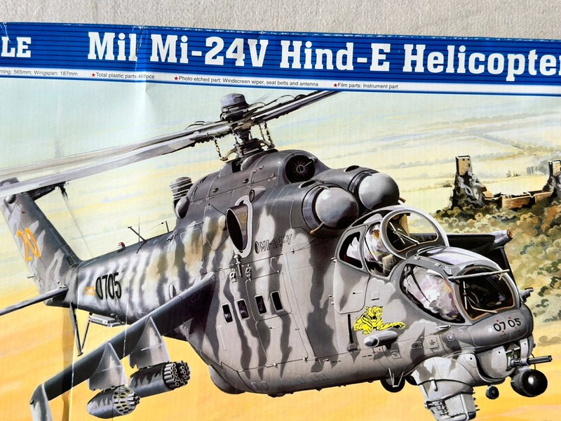 1:35 Scale Mil Mi-24 Hind - E Helicopter By Trumpeter