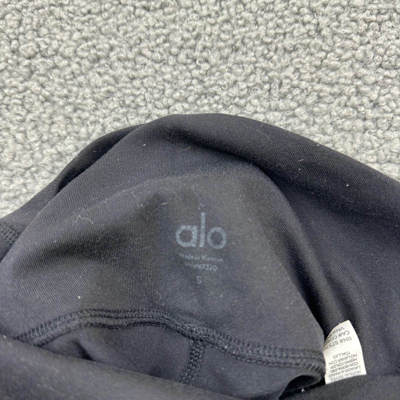 alo-yoga ribbed moto style workout gym train leggings