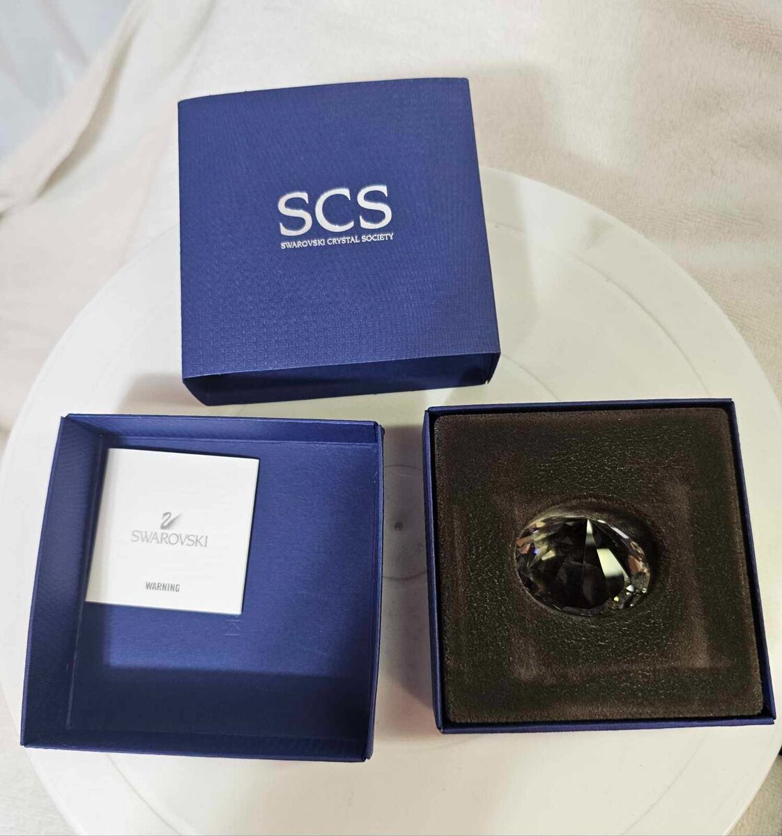 SCS Swarovski 1096758 Round Diamond shaped paperweight SCS Swarovski 1096758 Round Diamond shaped paperweight