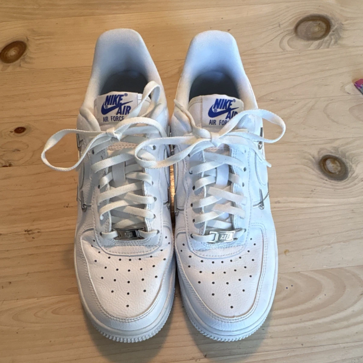 Preços baixos em Nike Air Force 1 '07 LX Sisterhood - White