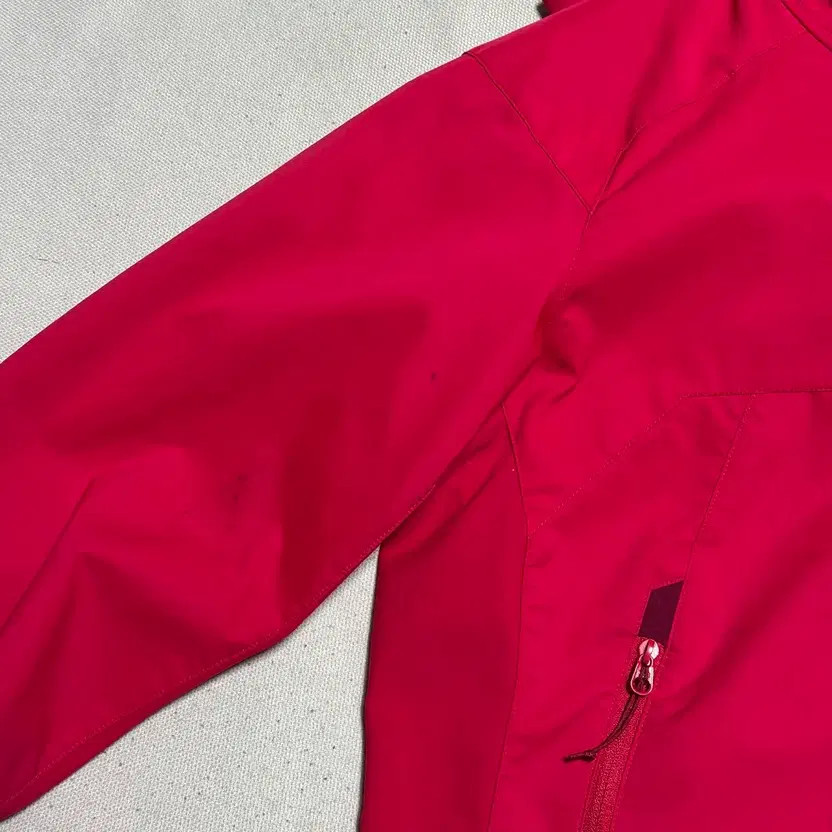 Arc'teryx Women's Squamish Windbreaker - Size S thumbnail 6