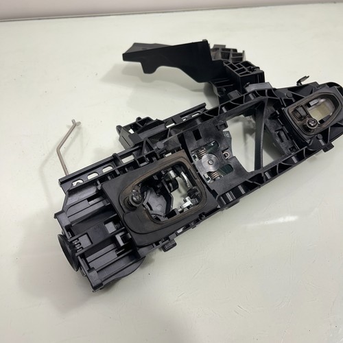 2015-2020 Mercedes-Benz C300 Exterior Front Left Driver Door Handle Bracket - Picture 8 of 10