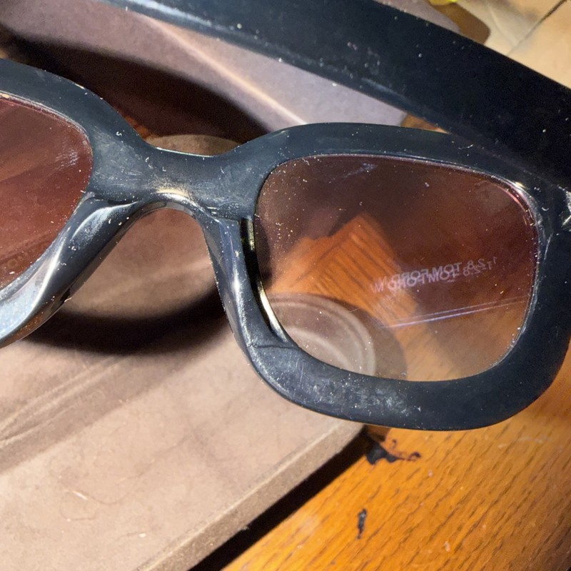Tom Ford TF659 Pia 01Z Black Oval Sunglasses Italy 48-26 140 Women w/ Case