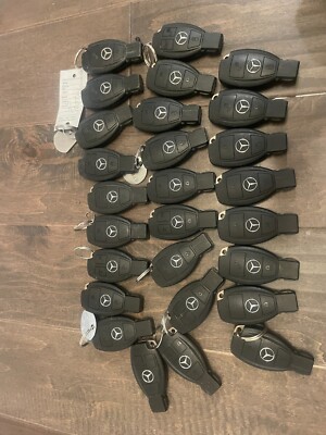LOT OF 27 Mercedes VITO Keyless Entry Smart Key Fob Remote OEM