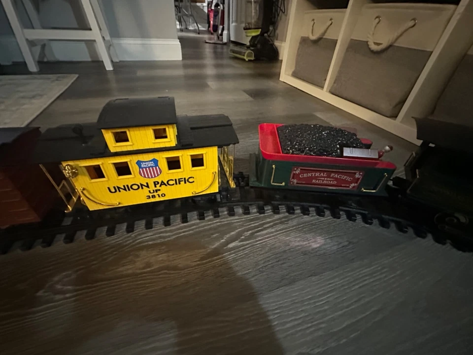 Scientific Toys Model Trains Pennsylvania 9714 ENGINE, Whole Set and REMOTE - Image 2 of 4