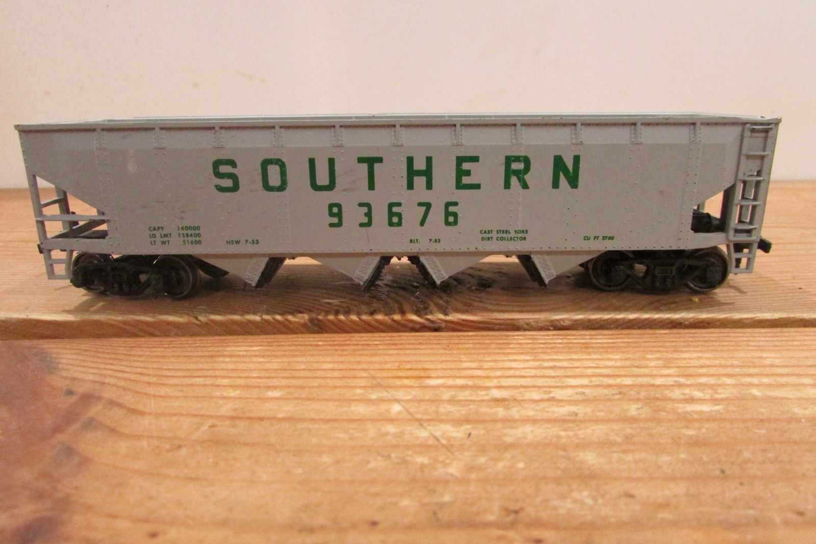 HO Scale 4Bay Open Hopper Southern #93676 C1128