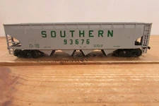 HO Scale 4Bay Open Hopper Southern #93676 C1128