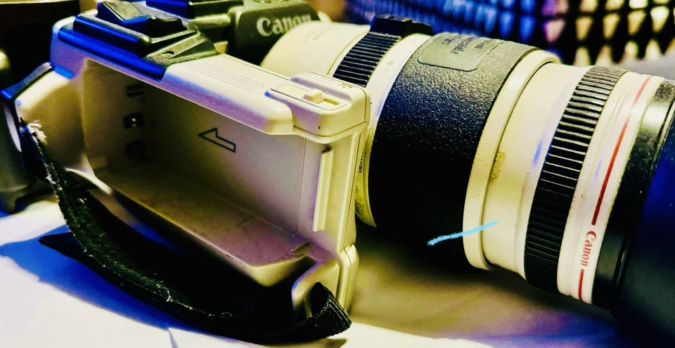 Cámara de video Canon Canovision L1 Hi8 con sistema de lente zoom 15x intercambiable Foto 3 de 4