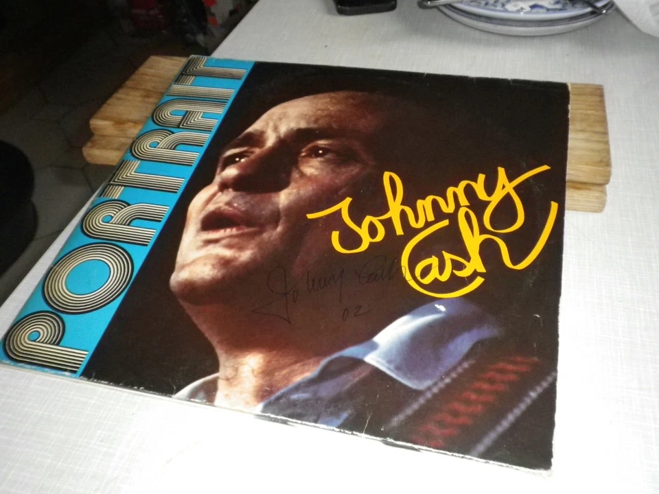 JOHNNY CASH signed Autogramm signiert auf "Portrait" Vinyl Schallplatte 2 LP !!! - Bild 2 von 4