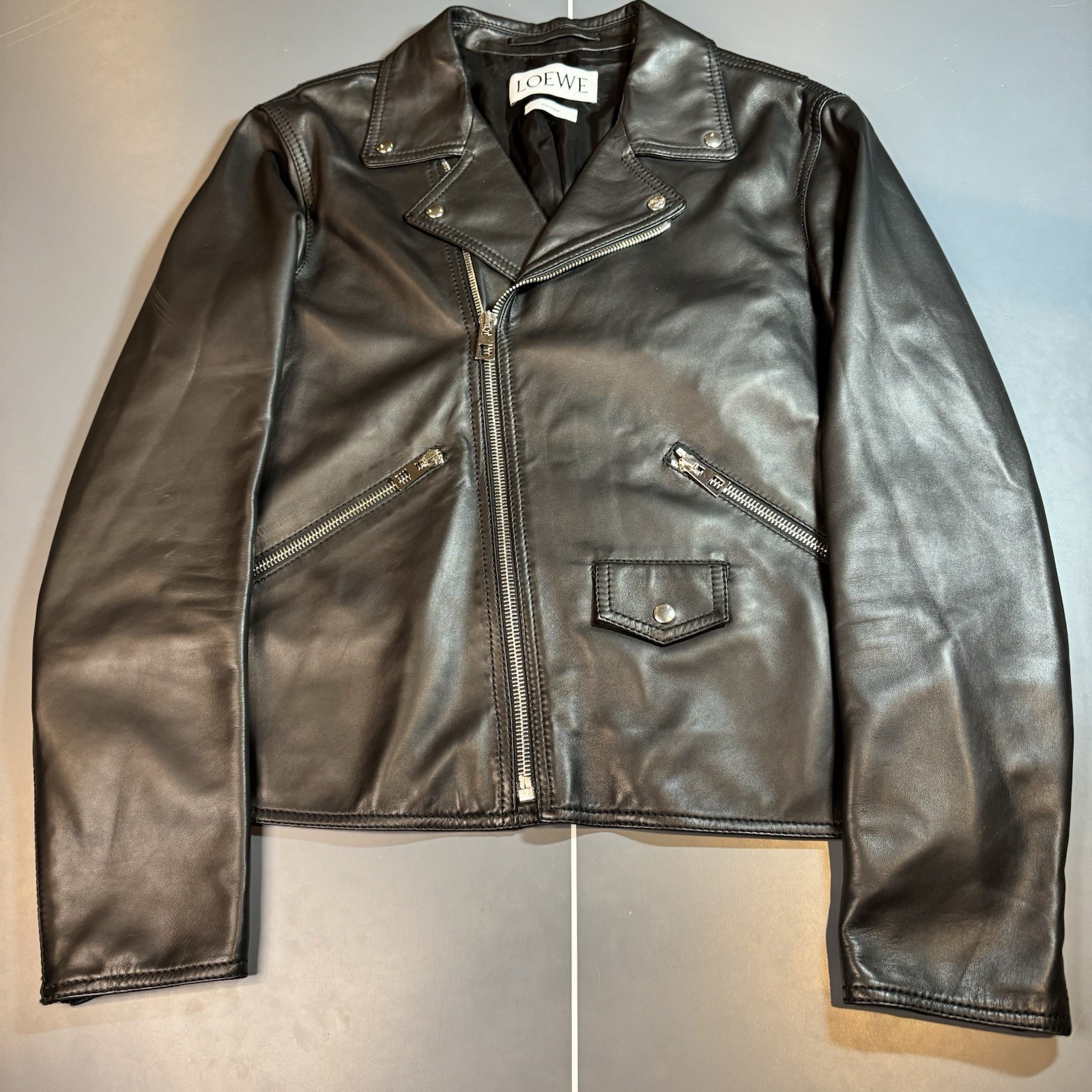 Chaqueta motera de cuero loewe perfecta cordero negro talla 52 moto hecha en españa