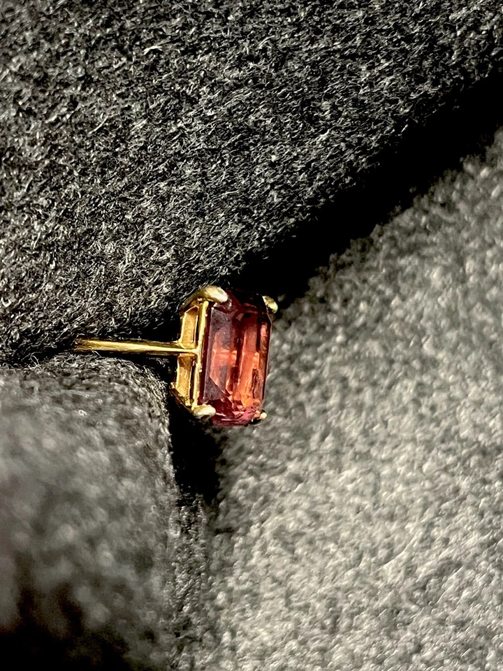 Vintage Women’s Emerald Cut Amethyst 14K Gold Ring - Size 6 - Image 4 of 4