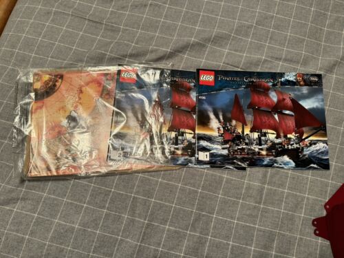 LEGO 4195 Queen Anne's Revenge Sails, Instructions, & Poster - Picture 1 of 6