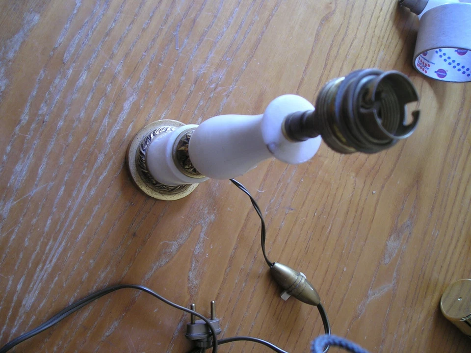 LAMPE de CHEVET -LAITON et ONYX - 20eme - Photo 4/4