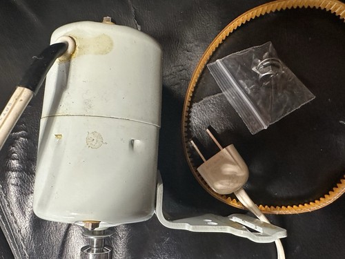 Vintage Brother Sewing Machine Motor & Bracket Model "C" 140W 115 Volts Loc#EB58 - Picture 5 of 5