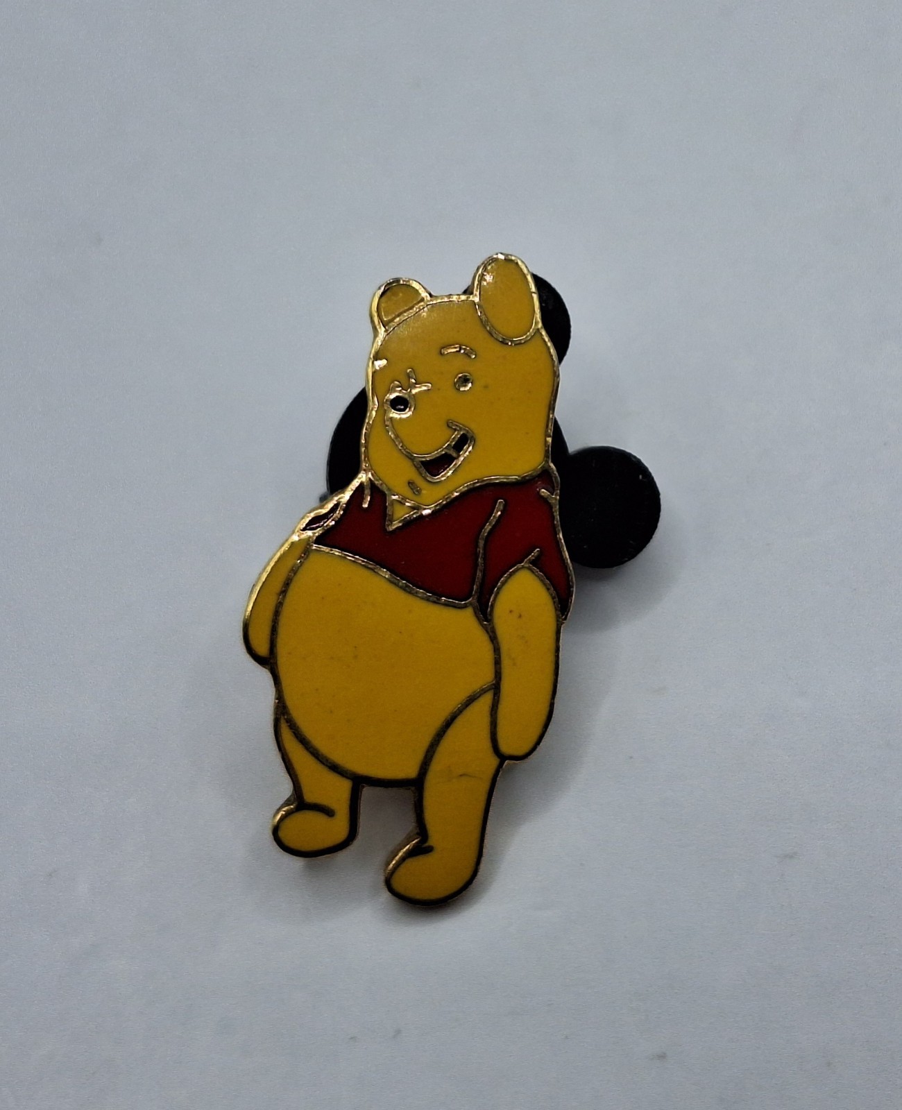 Disney Pin Trading - Winnie The Pooh Gold Tone Enamel Pin VGC