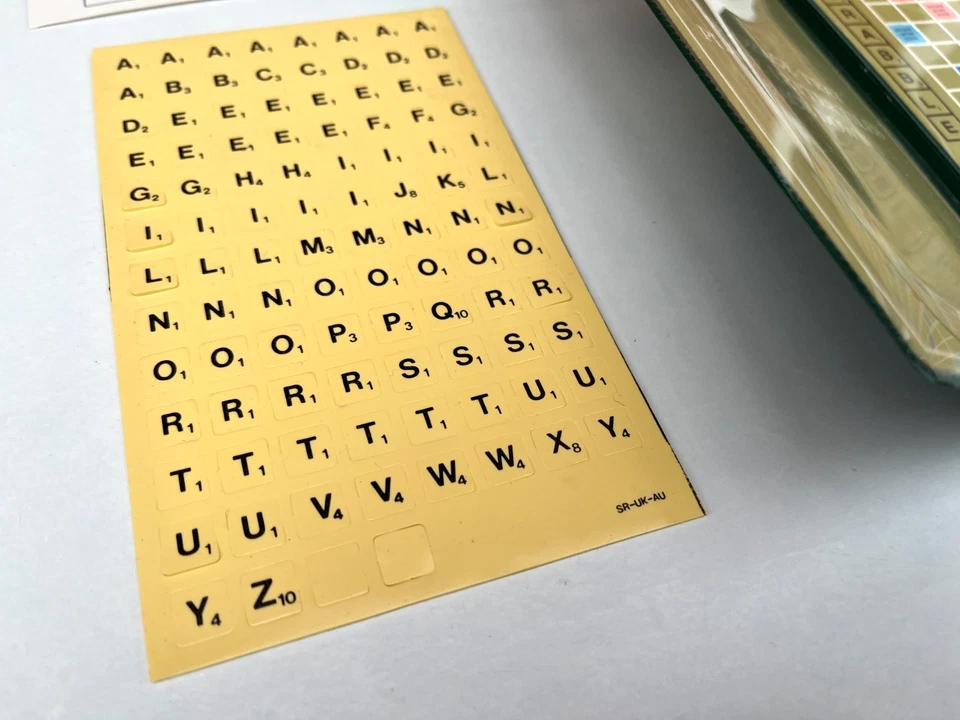 **NEW IN BOX** POCKET SCRABBLE TRAVEL Magnetic Tiles Spears Games Vintage 1981 - Image 2 of 4